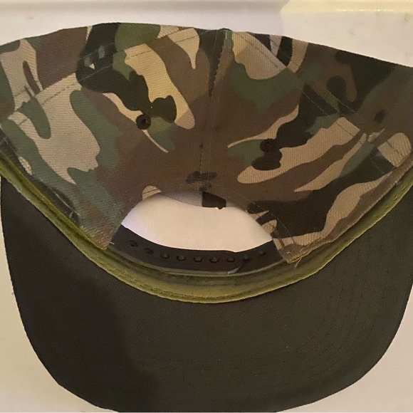 BK caps Camouflage snap back hat with black bill - Picture 2 of 2